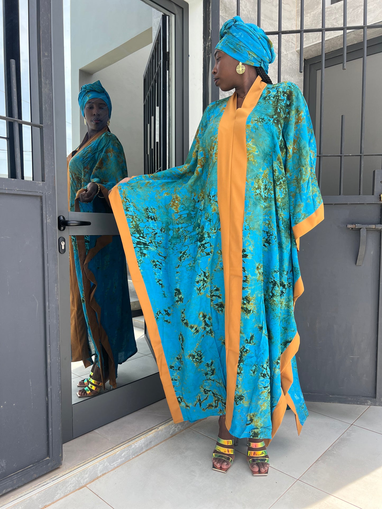 Costume traditionnel africain, boubou bleu / jaune